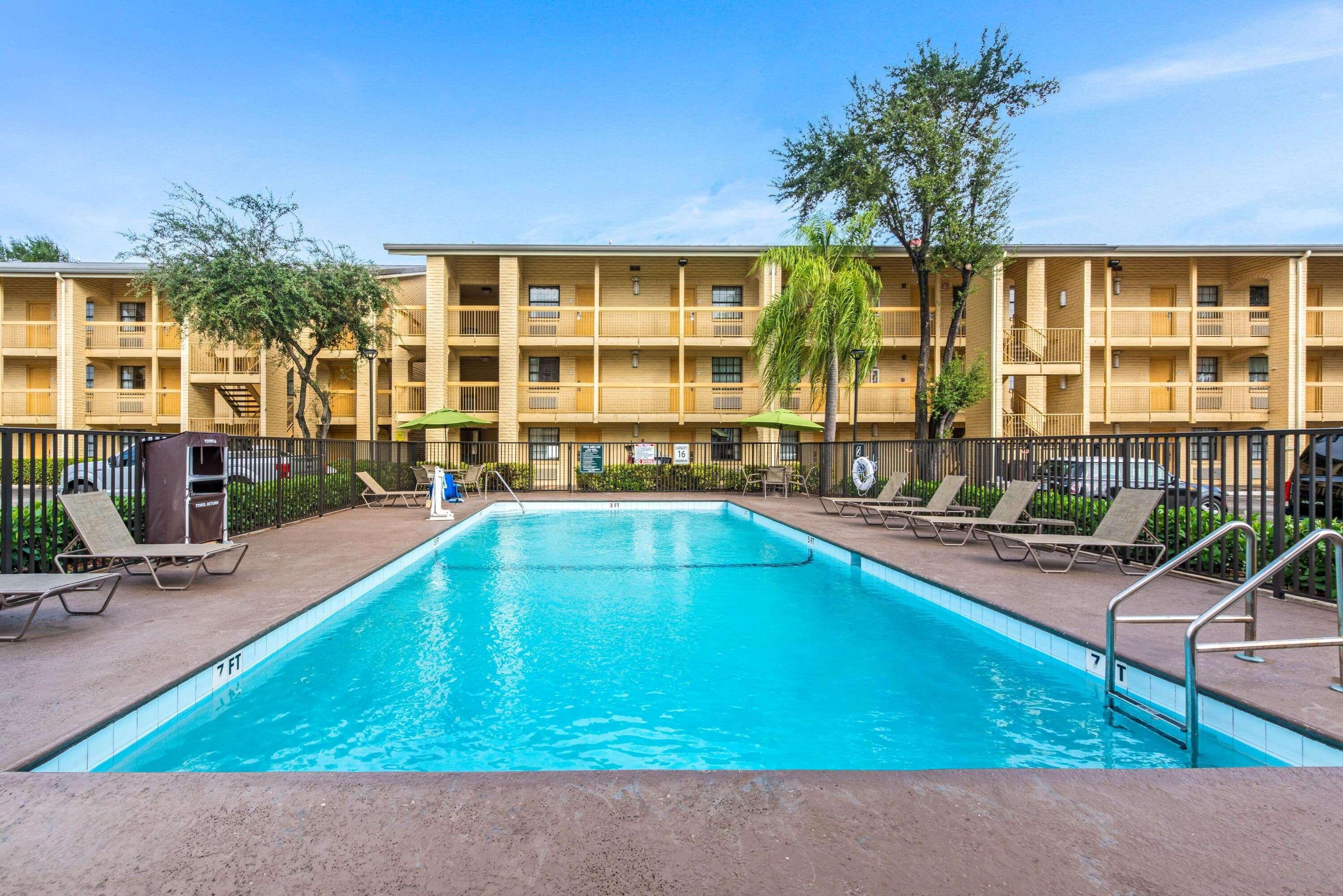 La Quinta Inn By Wyndham Miami Airport North Exterior photo