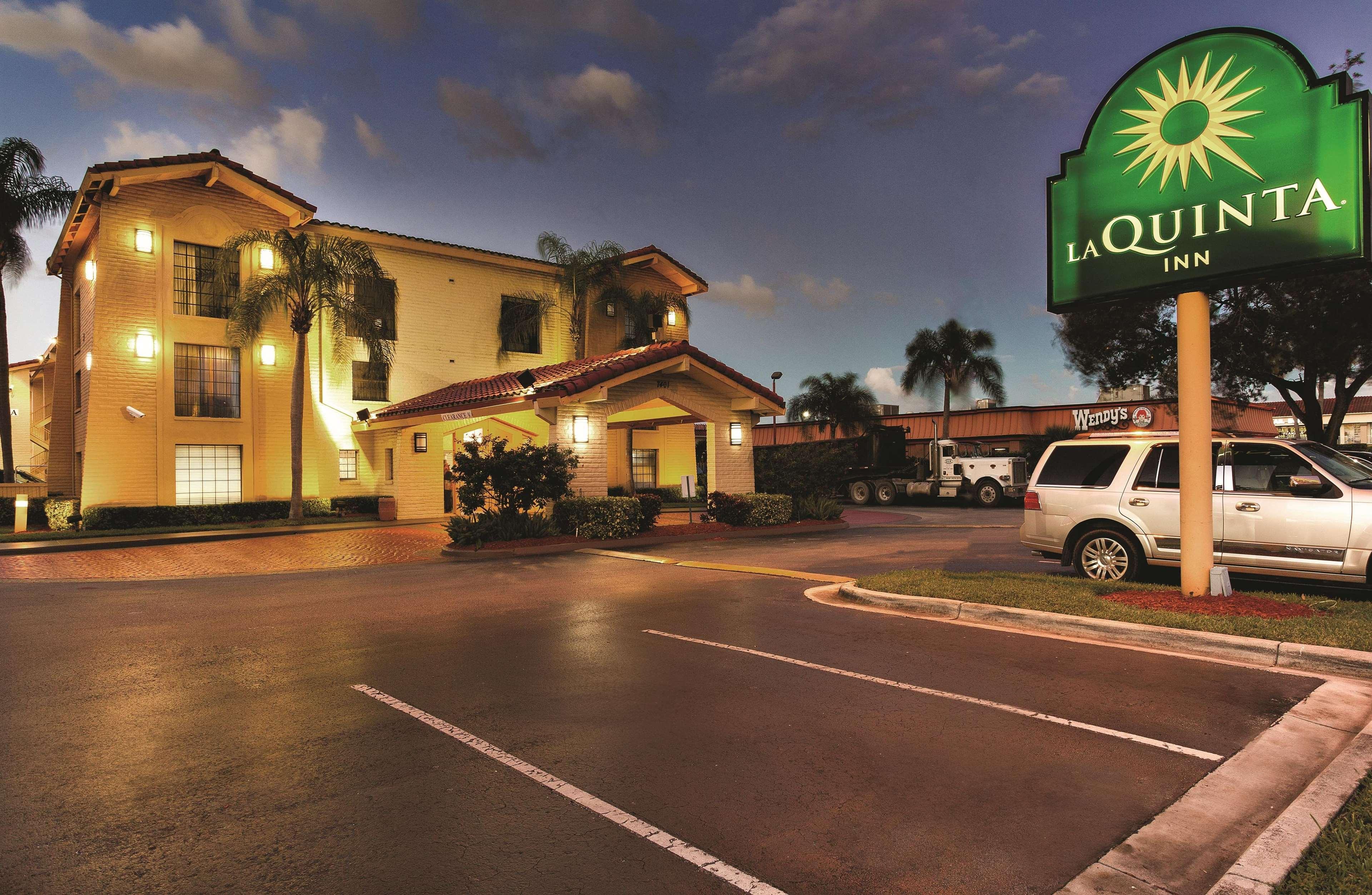 La Quinta Inn By Wyndham Miami Airport North Exterior photo