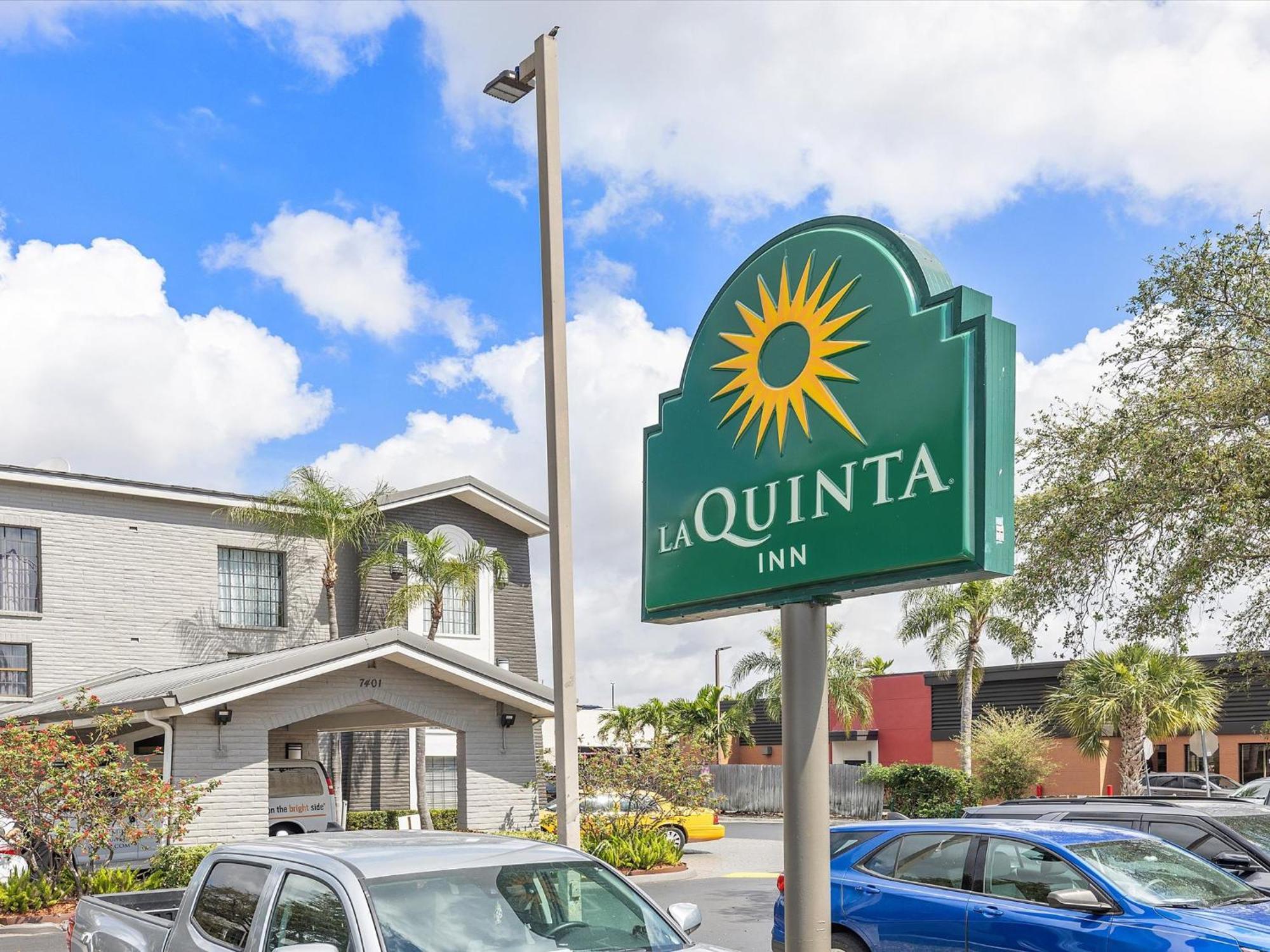 La Quinta Inn By Wyndham Miami Airport North Exterior photo