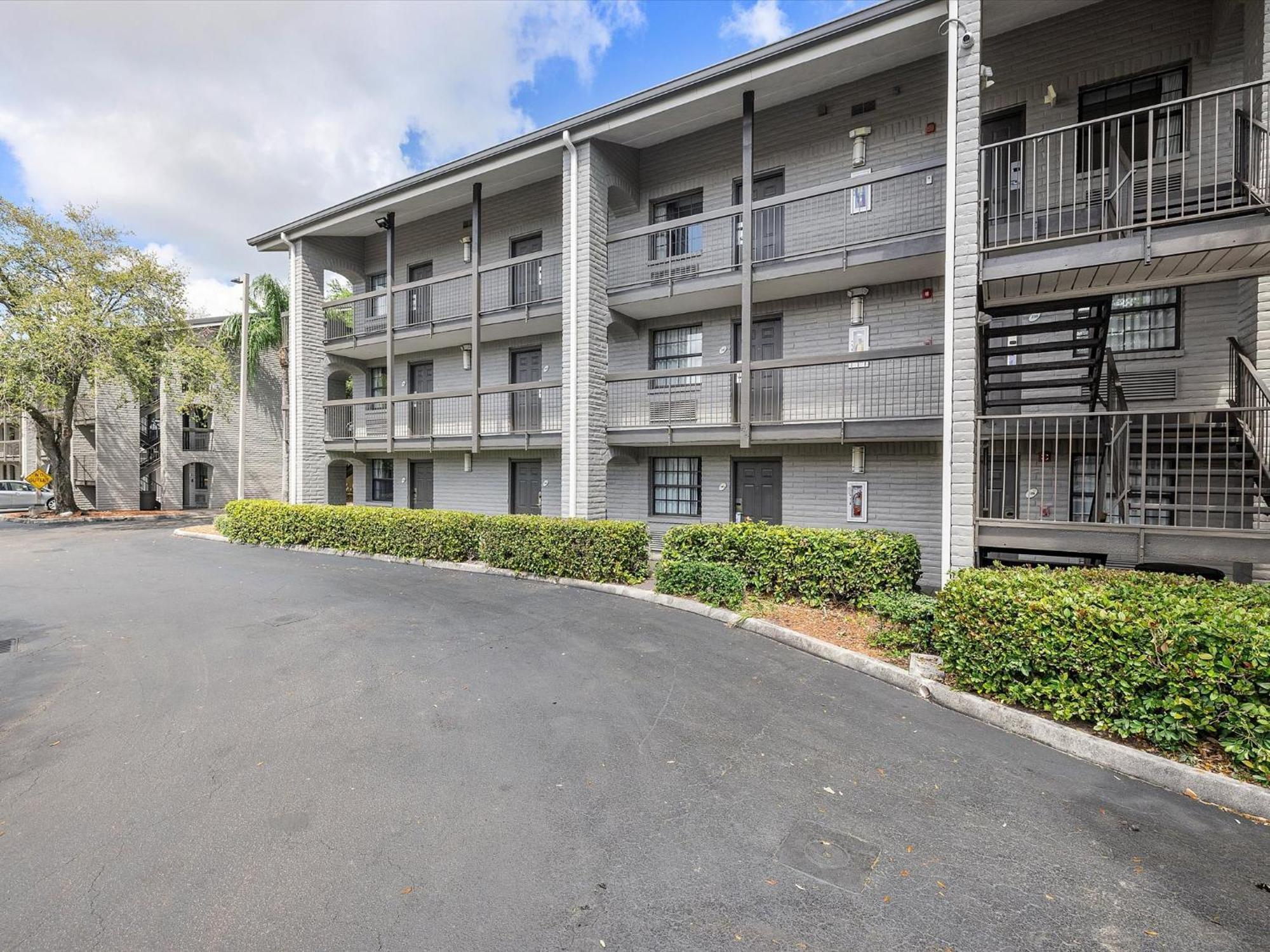 La Quinta Inn By Wyndham Miami Airport North Exterior photo