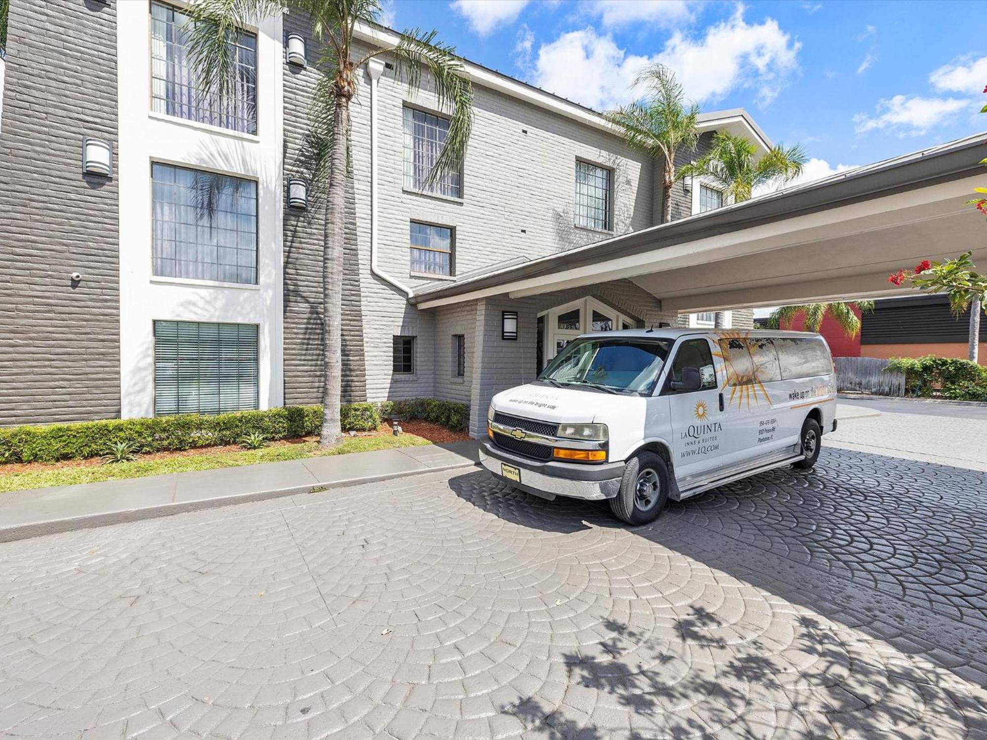 La Quinta Inn By Wyndham Miami Airport North Exterior photo